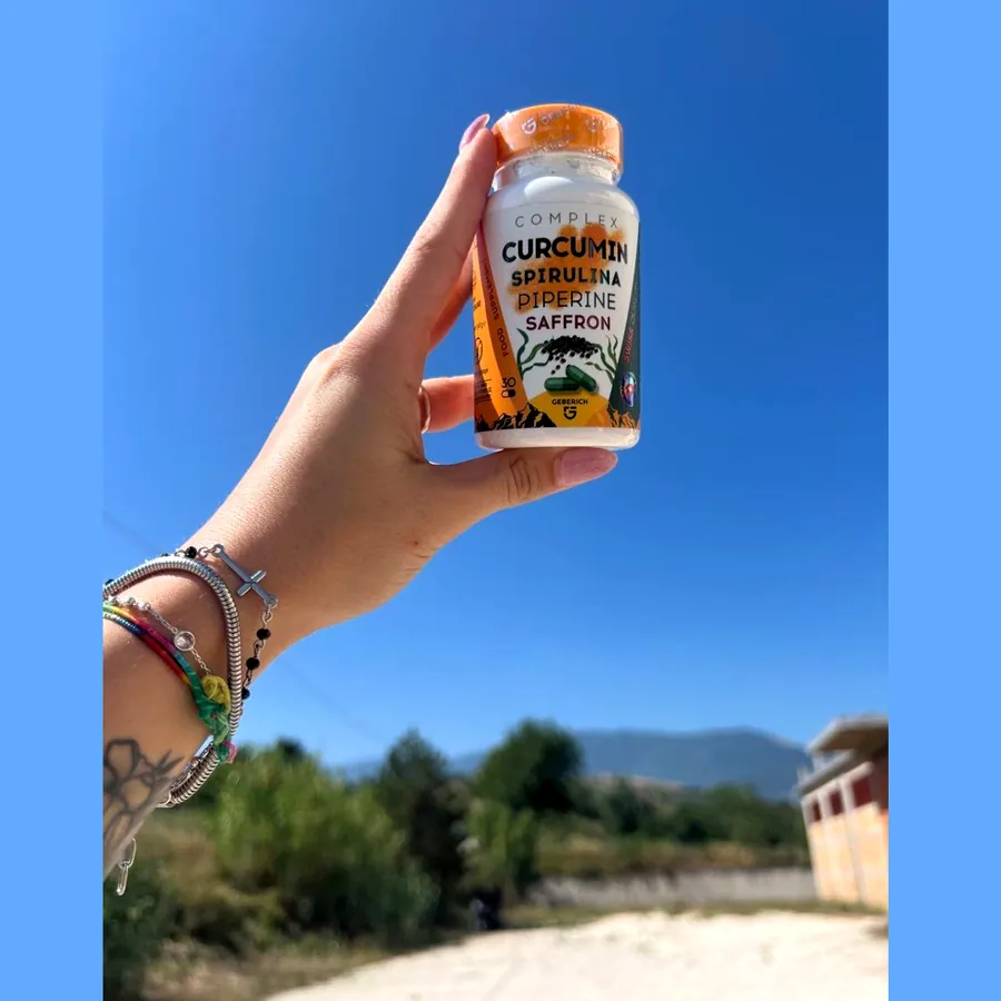 Curcumin Spirulina Piperine Saffron — Foto 2